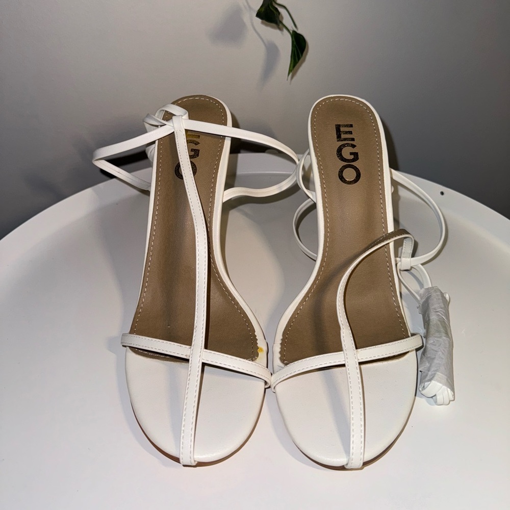 LACE UP T-BAR ROUND TOE THIN METALLIC BLOCK HEEL